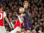 Cổ động viên Arsenal ‘khản cổ’ đòi thẻ đỏ Harry Kane