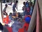 Nhóm nhậu thoát chết vì kịp bỏ chạy khi lửa bén bình gas mini