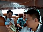 Tài xế nhận bão lời khen khi khách Tây đưa nhầm tờ 500.000 đồng