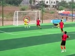 Chàng trai chuyển hóa 'bàn thắng thành cơ hội'