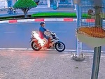 Chàng trai hoảng hồn khi xe đang đi thì cháy