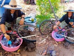 Chàng trai biến xe đạp thành 'máy giặt chạy bằng cơm'