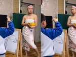 Bố chán không buồn nói khi làm người mẫu cho con trai tập vẽ