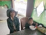 Vị khách tốt bụng khi thấy người mẹ chỉ gọi tô bún 10K cho con trai