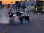 Siêu xe McLaren toác đầu khi tài xế trổ tài drift