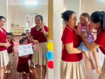 Lễ bàn giao học trò cuối năm cực đáng yêu của cô giáo mầm non