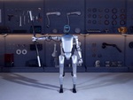 Robot trổ tài múa gậy, nấu nướng