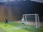 Thủ môn bắt penalty suýt bị thủng lưới vì ăn mừng sớm