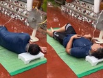 Thanh niên lầy lội chế quạt hơi nước để tránh nóng