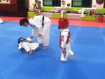 Màn đọ sức hài hước của hai võ sĩ nhí taekwondo
