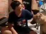 Chàng trai dối lòng khi khoe 'chó nhà em thông minh, nghe lời lắm'