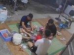 Cả nhà mất ăn vì bé trai nhào lộn ngã vào mâm cơm