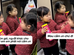 Bé gái dạy em như bà cụ non khi nhận đồ của người lạ