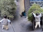 Cháu nó ở nhà ngoan lắm (54)