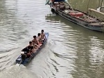 Pha lái xuồng chìm xuống lòng sông