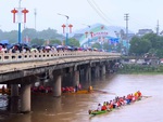 Thuyền rồng lật úp vì cả đội mạnh ai nấy chèo