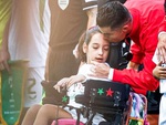 Ronaldo có hành động đẹp trước khi ghi 2 bàn cho tuyển Bồ Đào Nha