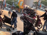Thanh niên phô diễn trình dắt xe máy thượng thừa