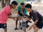 Chàng trai nổi đóa vì bị 2 đứa bạn thân troll