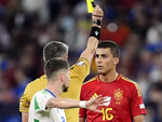 Rodri của tuyển Tây Ban Nha ‘sụp hầm’ luật mới tại Euro 2024