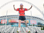Runner Russ Cook chạy bộ theo tuyển Anh tại Euro 2024
