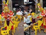 'Tôn Ngộ Không' làm ảo thuật trong quán nhậu