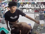 Chồng đứng hình khi trộm tiền của vợ bị bắt quả tang