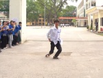Thí sinh ngã sấp mặt khi nhảy ăn mừng kiểu Ronaldo