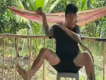 Thanh niên hoảng hồn khi bị đồng bọn troll rắn