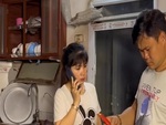 Chồng giả ngố khi vợ hướng dẫn gọt khoai tây