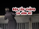 Đội makeup đu cửa cổng gọi cô dâu dậy trang điểm để đi lấy chồng