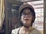 Cô gái 'não cá vàng' đi tìm mũ bảo hiểm đội trên đầu