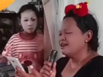 Mẹ hoảng hồn khi bị con gái dọa ma