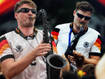 Thầy giáo chơi saxophone trở thành hiện tượng ở Euro 2024