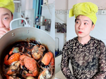 Chồng cạn lời với món cua bóng đêm của vợ