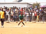 Thủ môn 'yểm bùa' lên quả bóng để đối thủ sút hỏng penalty