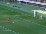 Cầu thủ chạy kiểu rùa bò khi sút penalty