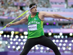 Khán giả ‘đứng hình’ xem cú ném lao phá kỷ lục Olympic của Nadeem