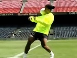 Những kỹ năng xử lý bóng thượng thừa của Ronaldinho