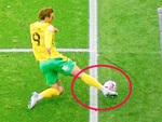 Cầu thủ Derby nổi giận vì trọng tài công nhận ‘bàn thắng ma’