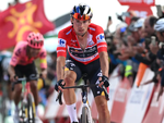 Đội của Primoz Roglic nghi bị ngộ độc tập thể tại Vuelta a Espana