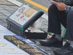 Ảnh vui 17-10: Giá vàng trong tiệm tăng chứ lề đường thì 'u như kỹ'