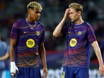 Cầu thủ La Liga ‘đứng hình’ 15 giây để phản đối trận Barca đá ở Mỹ