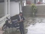 Boy phố trộm xe máy, thao tác vụng về khiến người xem cười đau bụng