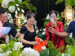 Em gái cưới, chị hứa cho vàng 'lúc đó 7 triệu mà giờ vàng lên 14 rồi'