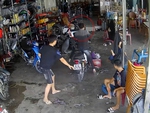 Pha test ga xe máy khiến mọi người trong nhà hú hồn