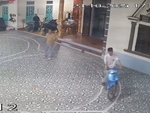 Nhà có đứa con sắp thi bằng lái xe máy được bố mẹ đầu tư cỡ này