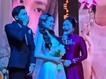Tan chảy với đoạn video mẹ hát tặng con gái trong đám cưới