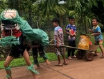 Tuổi thơ dữ dội: Múa lân phiên bản cây nhà lá vườn