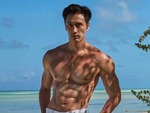 'Ma cà rồng' showbiz Singapore gây choáng với body tượng tạc ở tuổi 59
